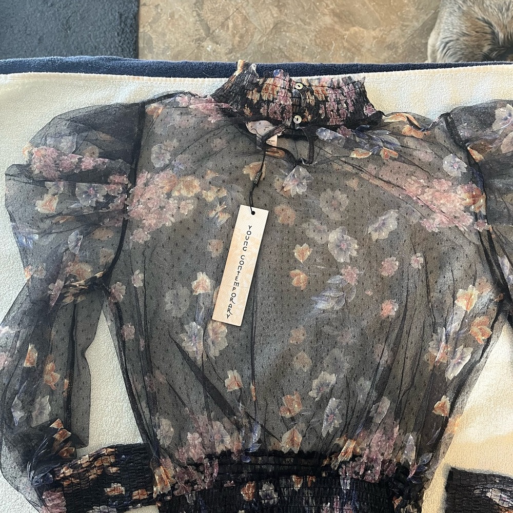 Womens blouse - Picture 4 of 5